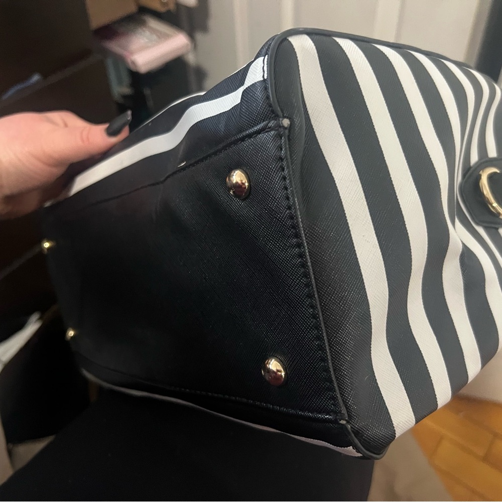 Black and White Striped Handbag - Picture 7 of 8